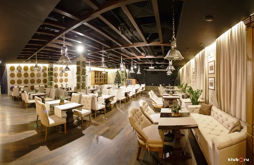 Интерьер современного ресторана в центре Белгорода