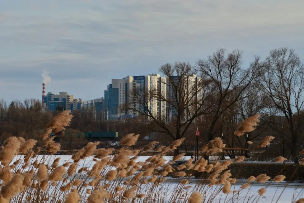 Вид на Белгородское водохранилище и прибрежные холмы Белгородской области