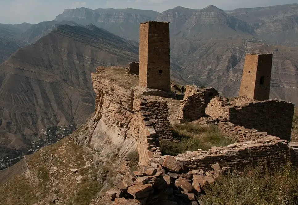 Достопримечательности Дагестана: что посмотреть и куда поехать — древние башни Кахиб как важные культурные и исторические места региона