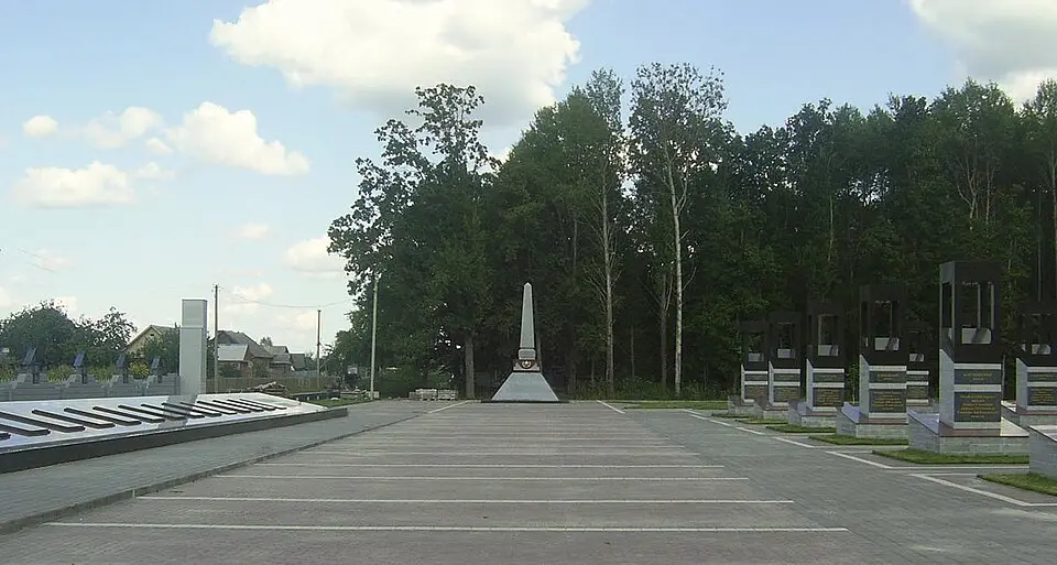 Военные мемориалы и памятники — Мемориальный комплекс «Хацунь» на месте сожжённой деревни