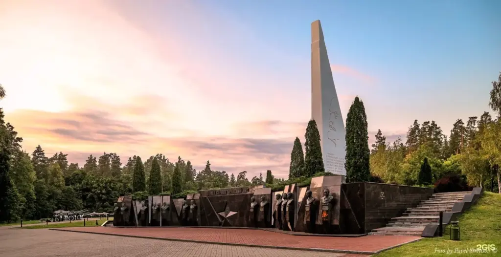 Военные мемориалы и памятники — Мемориальный комплекс «Хацунь» на месте сожжённой деревни