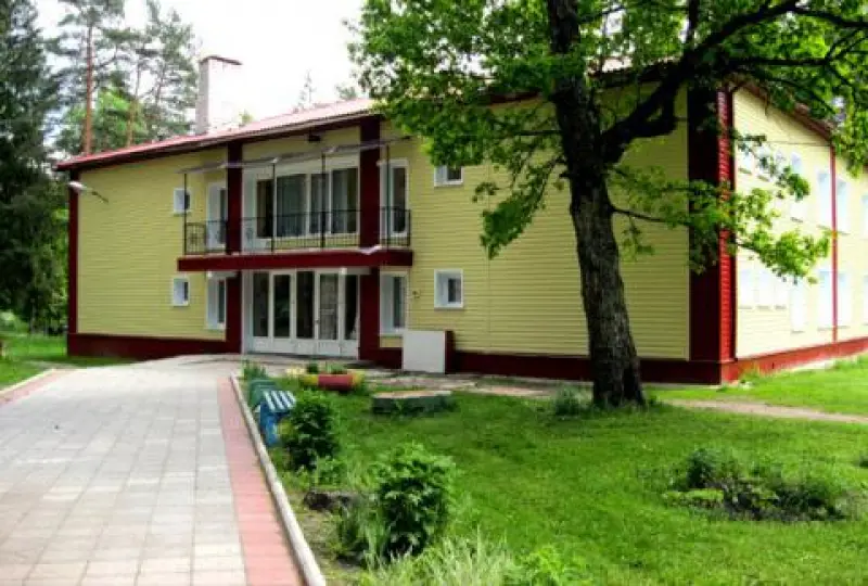 Лучшие санатории и отели — санаторий «Озёрный» у воды и соснового массива