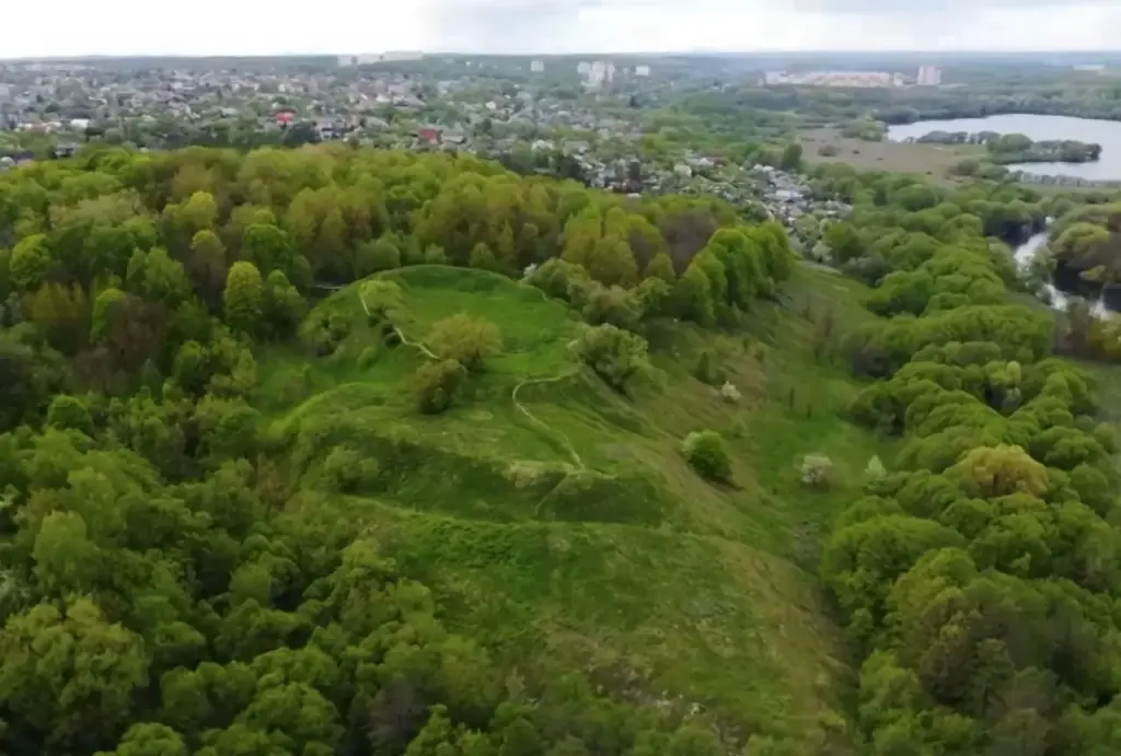 Популярные достопримечательности — Чашин курган в исторической части города