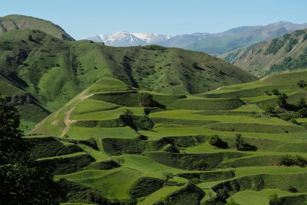Достопримечательности Дагестана — зелёные горные террасы и живописные холмы Кавказа