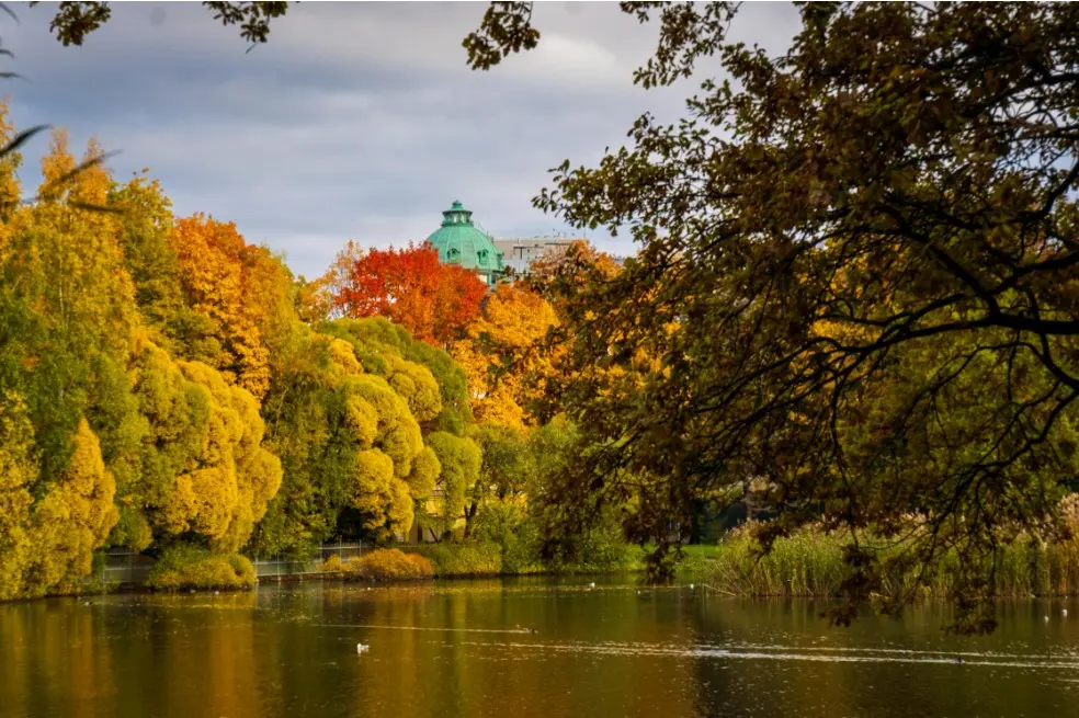 Крупные парки Санкт-Петербурга — Парк 300-летия с фонтанами и набережной