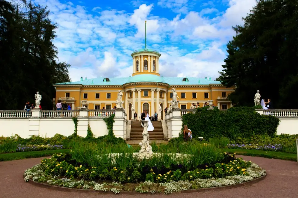 Куда поехать на выходные из Москвы: усадьбы и музеи, включая усадьбу Архангельское