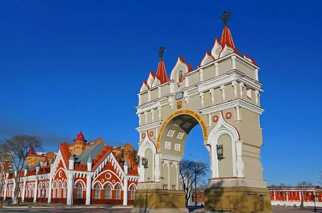 Триумфальная арка Благовещенска — куда поехать в Амурской области, что посмотреть и достопримечательности региона