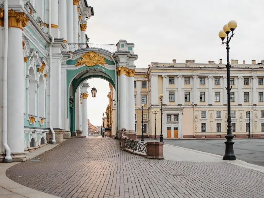 Авиабилеты и ЖД-билеты в Санкт-Петербурге