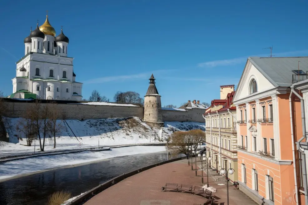 Авиабилеты и ЖД-билеты в Псков