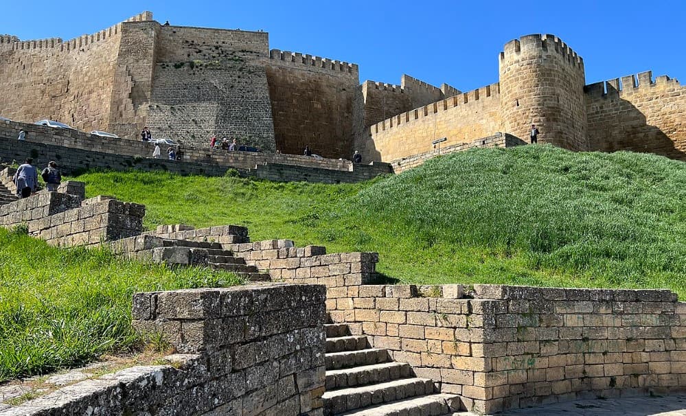 Что посмотреть в Дербенте за 1 день и идеальный маршрут на один день по Дербенту — панорама города с Нарын-Калой