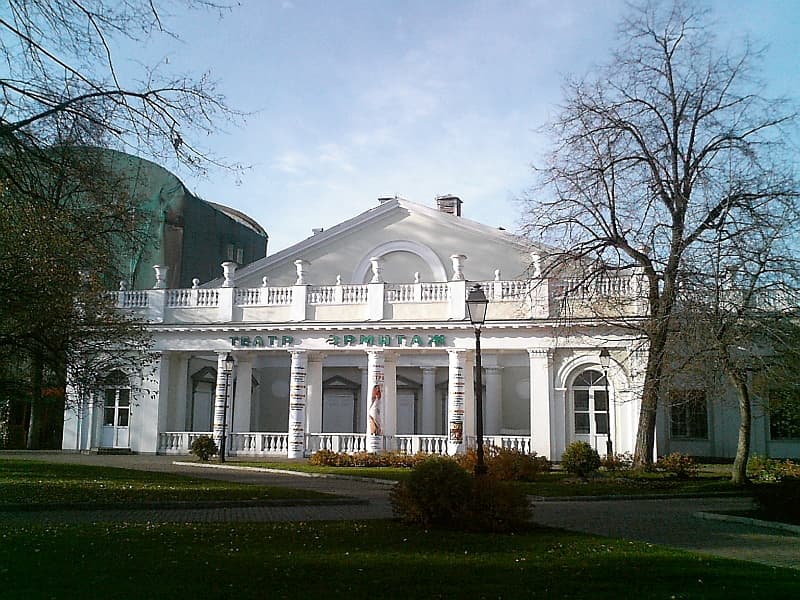 Главные достопримечательности Москвы: что посмотреть — сад «Эрмитаж», театр «Эрмитаж» и парковая территория